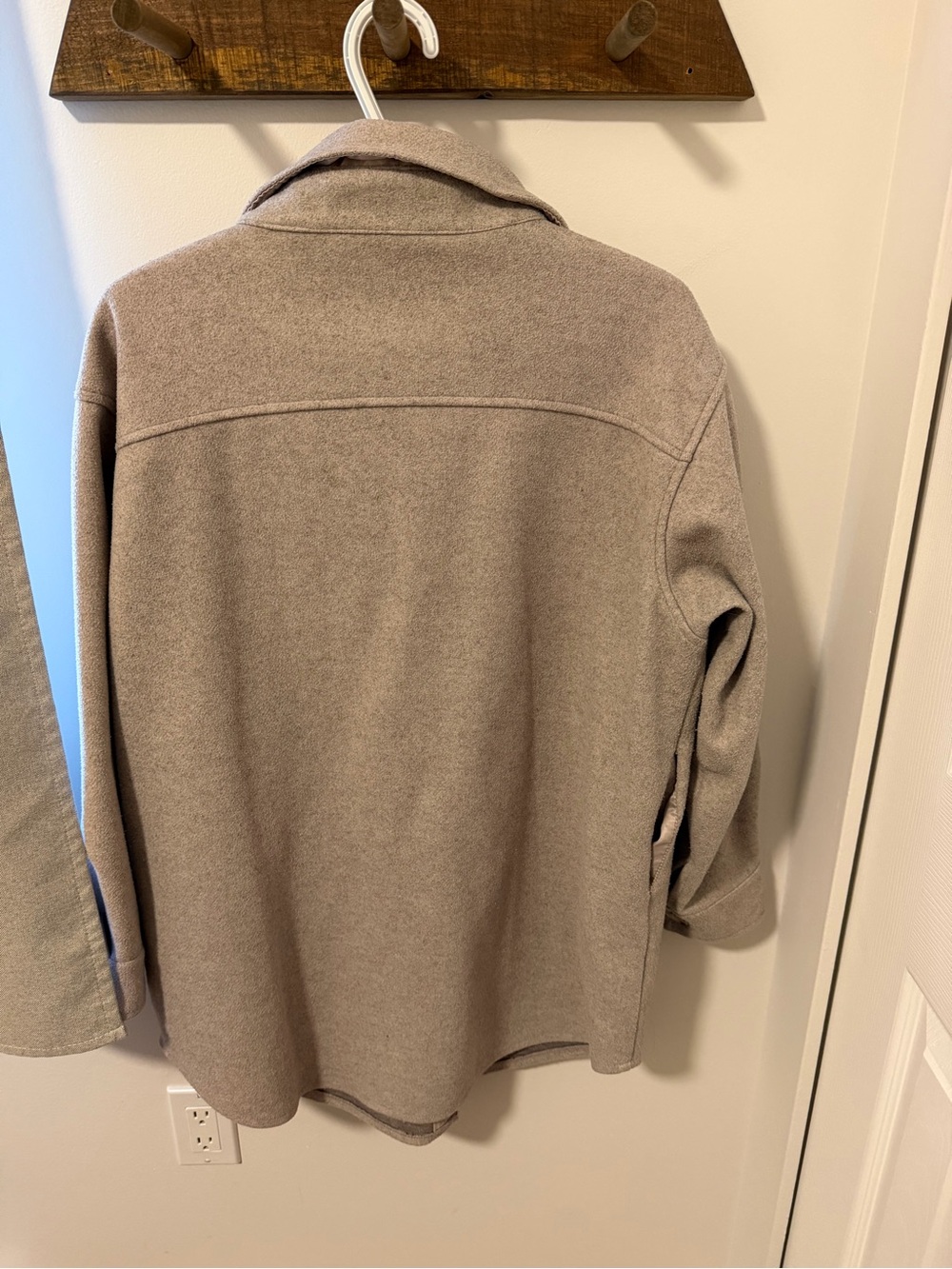 Women’s Shacket - Picture 2 of 4